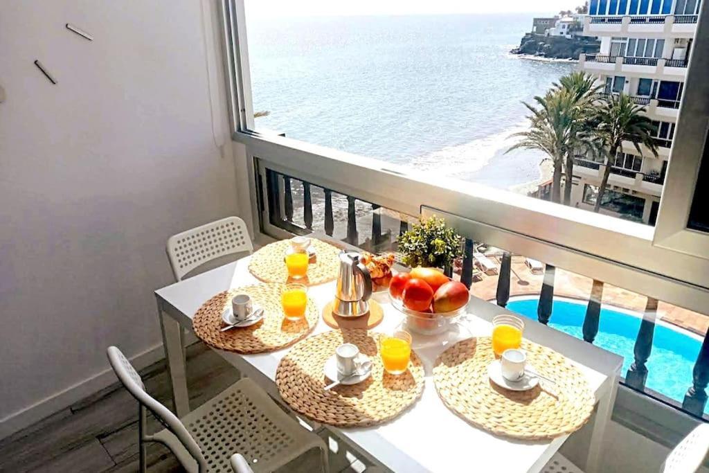 Newly Refurbished Beachfront Apartment. San Bartolomé エクステリア 写真