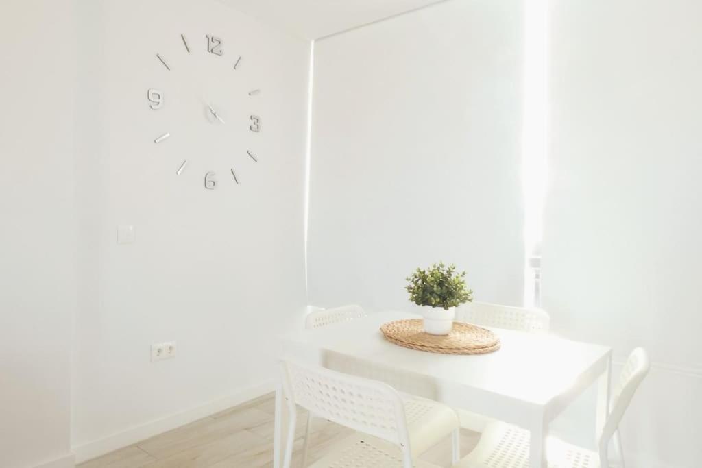 Newly Refurbished Beachfront Apartment. San Bartolomé エクステリア 写真
