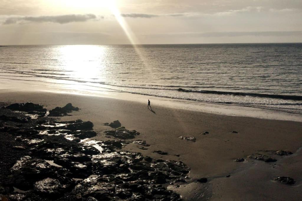 Newly Refurbished Beachfront Apartment. San Bartolomé エクステリア 写真